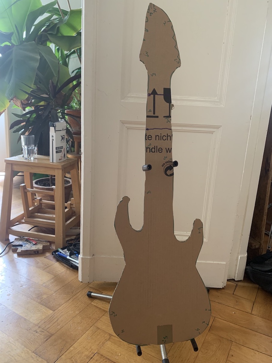 pappe-gitarre